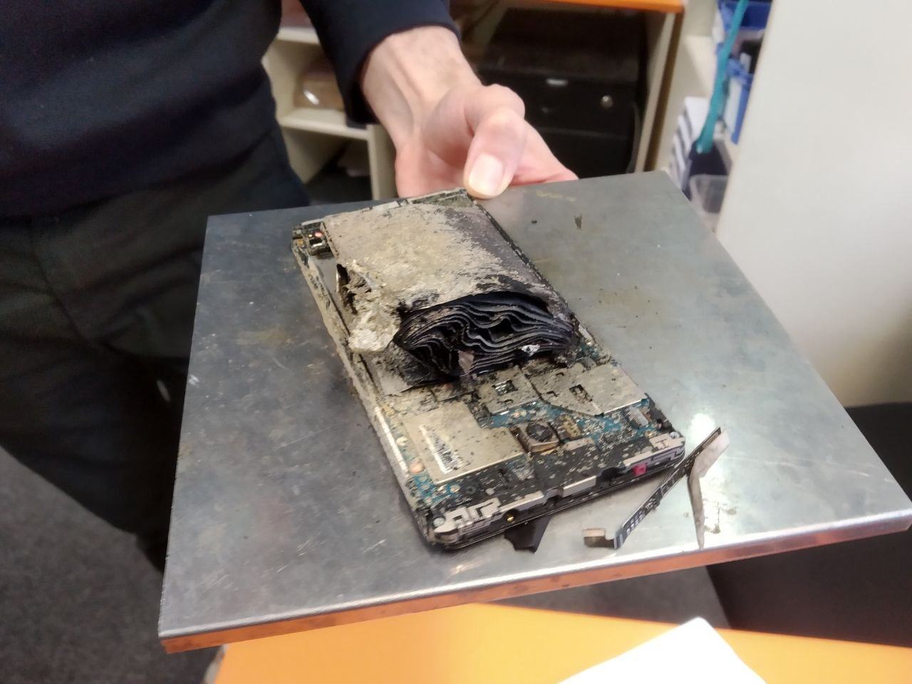 Obrázek Detem bouchl tablet