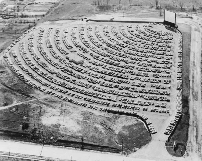 Obrázek Drive-in theater South Bend Indiana 1950s