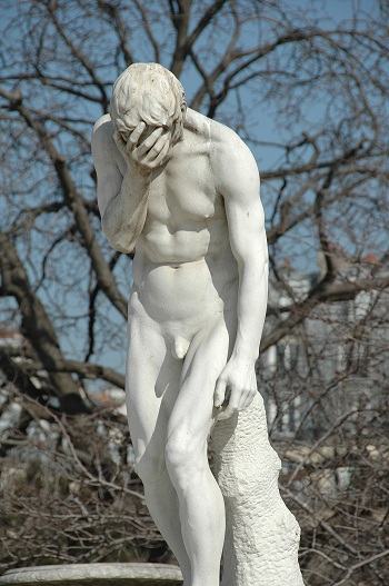 Obrázek Epic facepalm v  zahradach Tuileries - Pariz