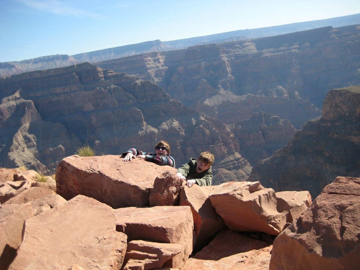 Obrázek First picture my bros wanted to take at the Grand Canyon 02-04-2012