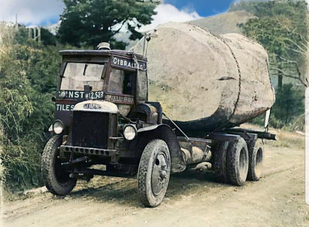 Obrázek Frank Harvey Weavers logging truck New Zealand 1955