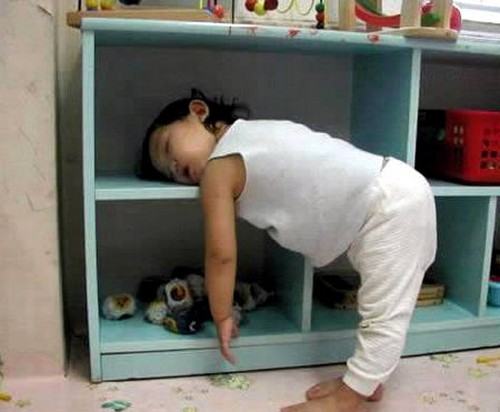 Obrázek Funniest Sleeping Positions Possible1