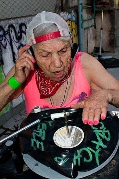 Obrázek Granny DJ
