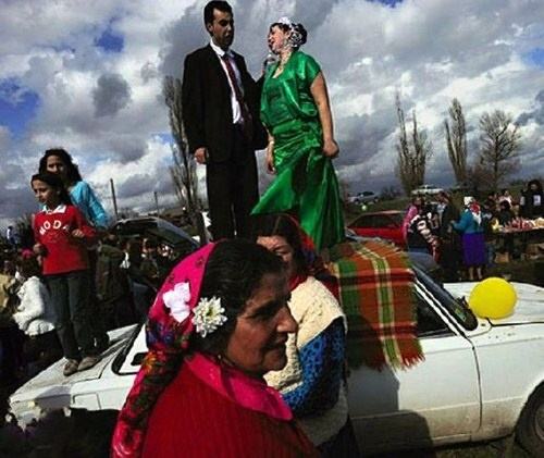 Obrázek Gypsy-Brides-in-Bulgaria-002