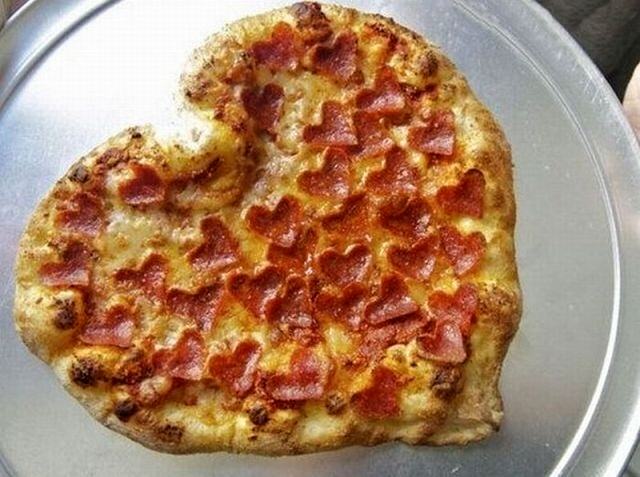 Obrázek Heart shaped pizza