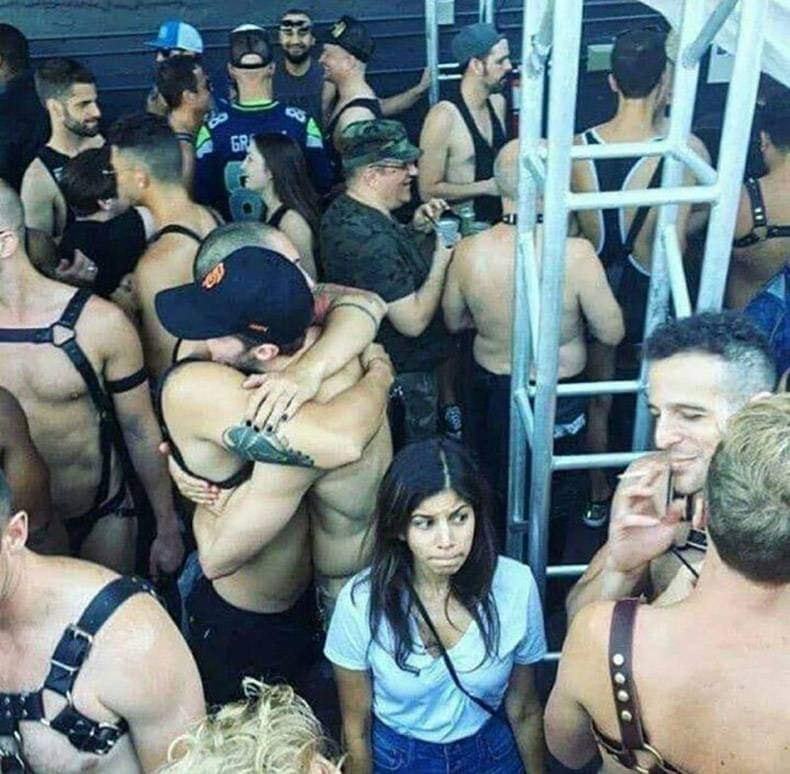 Obrázek Holka na srazu roumenistu