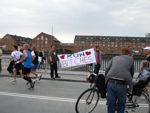 Obrázek How Danes Cheer On Marathon Runners