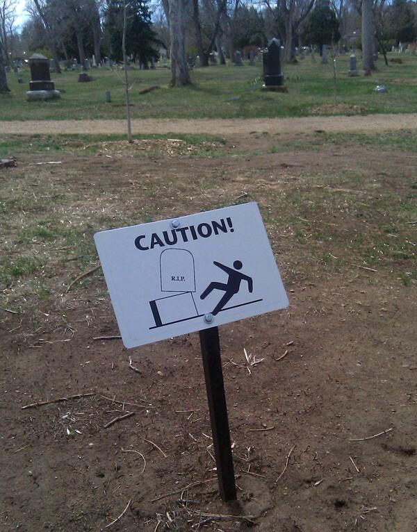 Obrázek How To Get Injured in A Cemetery