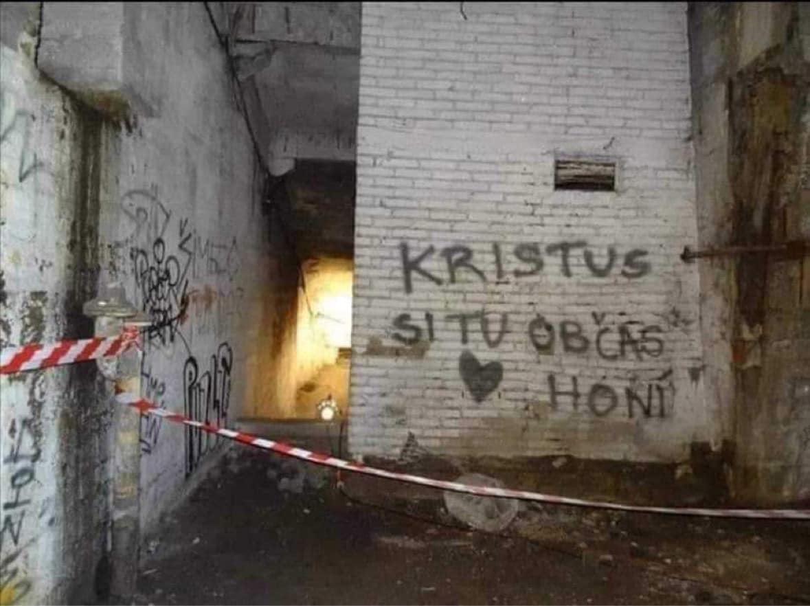Obrázek I syn bozi si obcas musi podrandit sveho jeziska