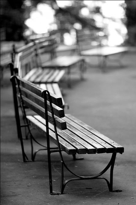 Obrázek Just 2 ninjas sitting on a bench