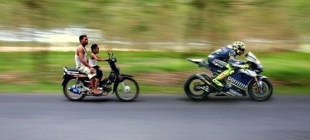 Obrázek Just a boy and his father chasing Rossi