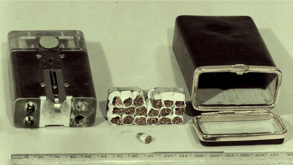 Obrázek KGB poison pistol disguised as a pack of cigarettes 1950s