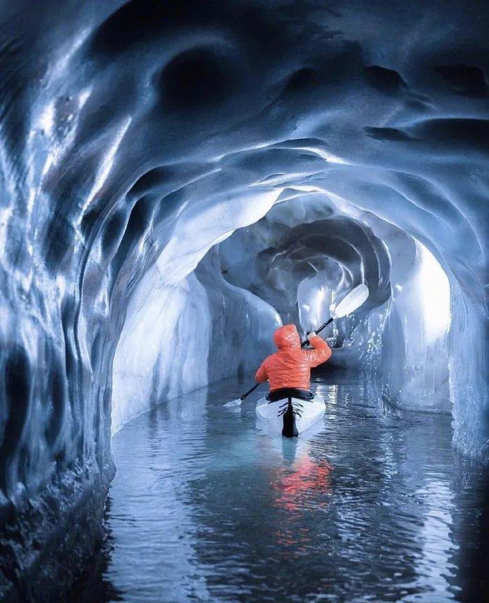 Obrázek Kayaking-in-Ice-Cave