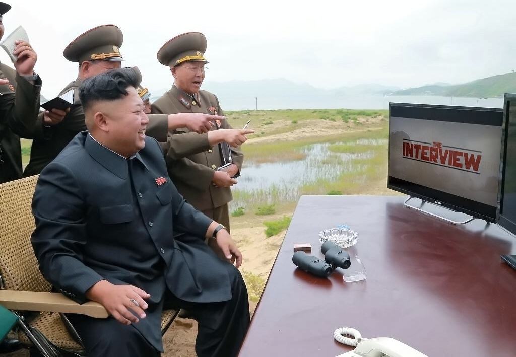 Obrázek Kim&nbsp;Jong&nbsp;Un&nbsp;enjoying&nbsp;the&nbsp;new&nbsp;movie