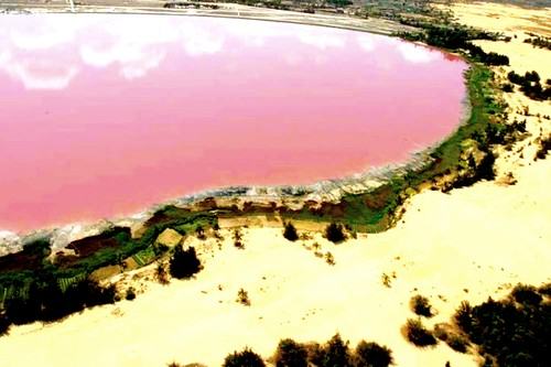 Obrázek Lake Retba - prirodni ruzove jezero