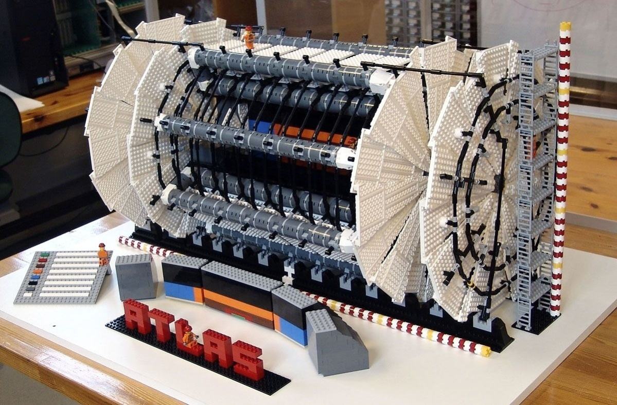 Obrázek Lego model of The Large Hadron Collider 24-12-2011