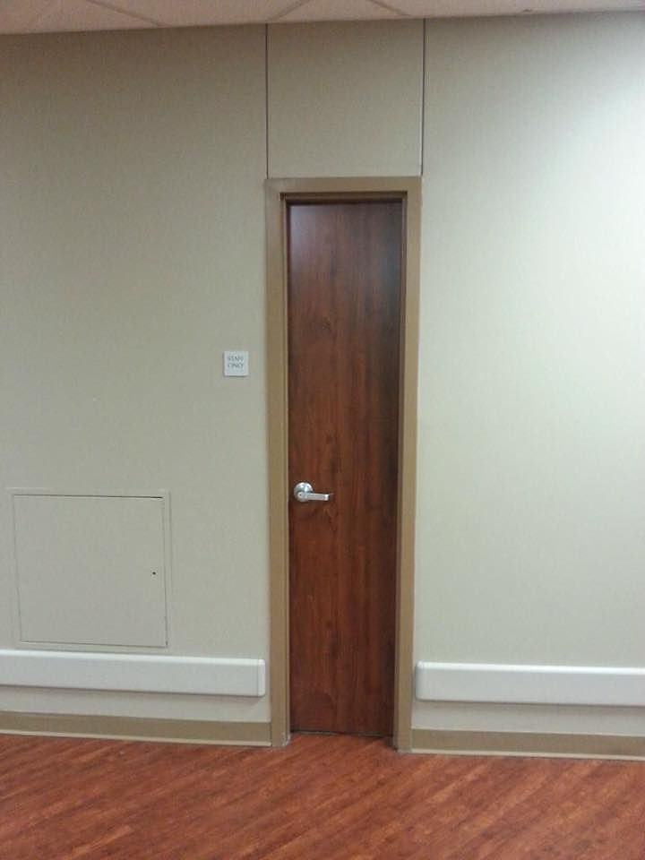 Obrázek Life Hack -Walk through this door to avoid feminists