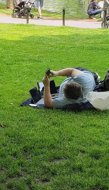 Obrázek Maminka vyhnala chudaka Roumenistu na cerstvy vzduch