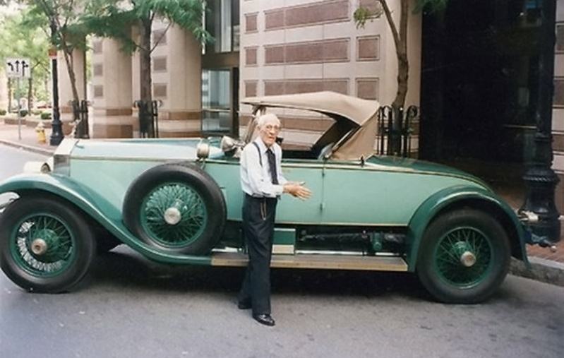 Obrázek Man Owned and Drove the Same Car Since 1928-Truth