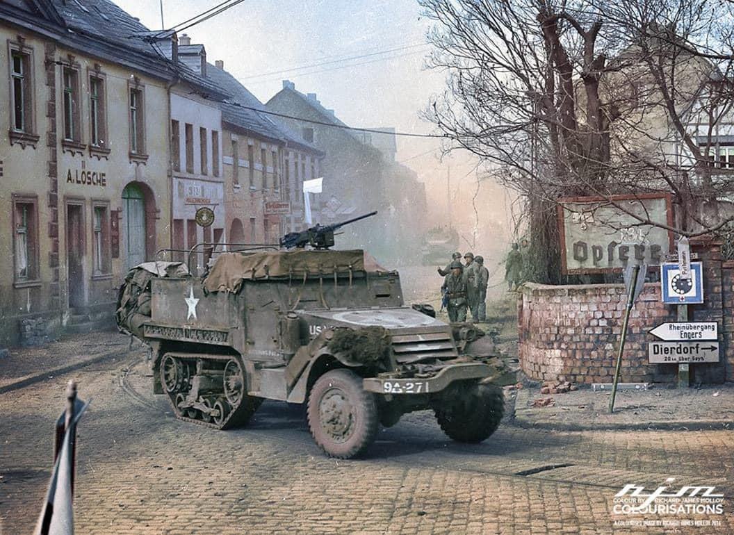 Obrázek March 27 1945 - M3A1 moves through Engers
