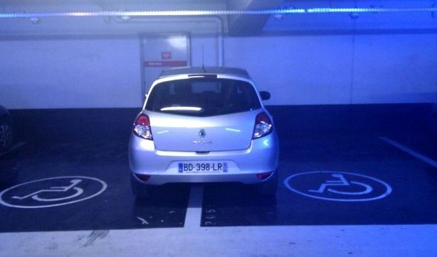 Obrázek Maybe there are two handicapped persons in this car