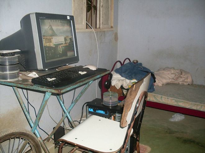 Obrázek Messiest Home Offices Ever12