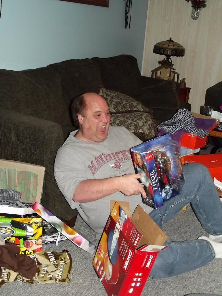 Obrázek My dad was sincerely this excited over his new Thor action figure 27-12-2011