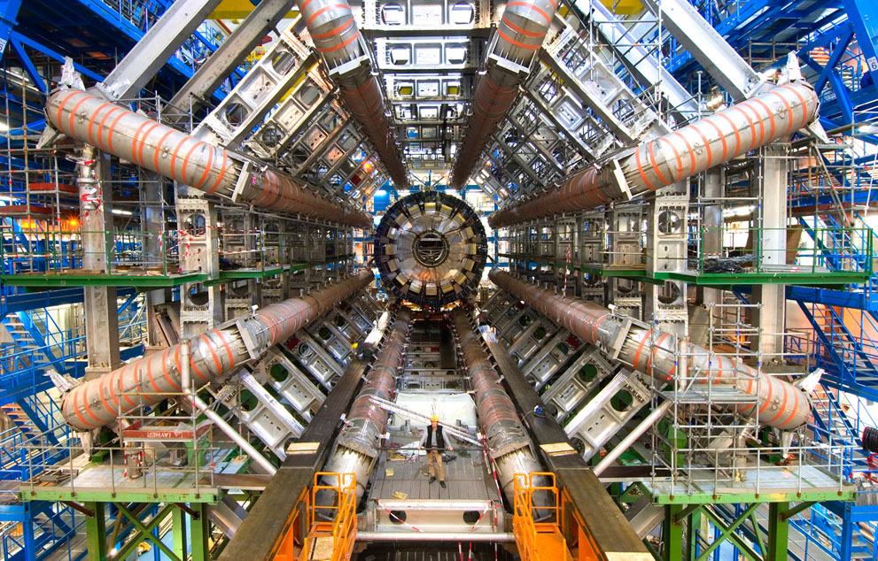 Obrázek Part of the Large Hadron Collider the calorimeter will measure the energies of particles