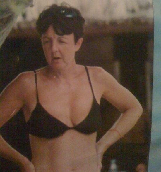 Obrázek Paul McCartney at the beach in a bikini