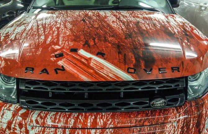 Obrázek Range-Rover-Evoque-gets-dressed-up-in-blood-for-Halloween 2
