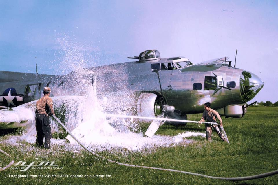 Obrázek Returning from mission over Brux Czechoslovakia - Boeing B-17G crash landed at Molesworth Airbase