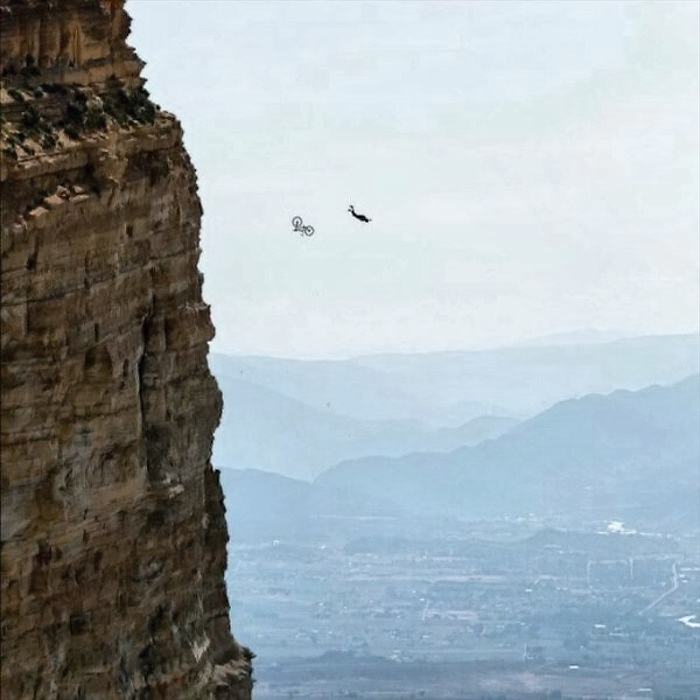 Obrázek Rode My Bike Off A Cliff