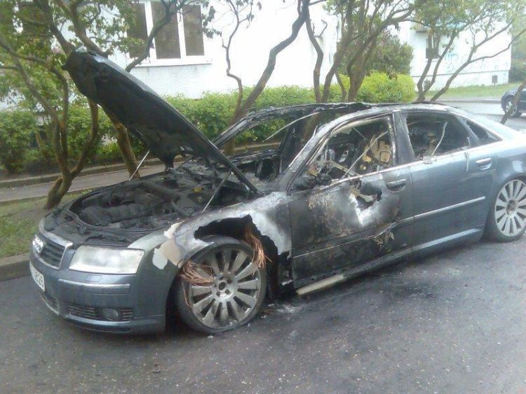 Obrázek Roumenovi podpalili auto