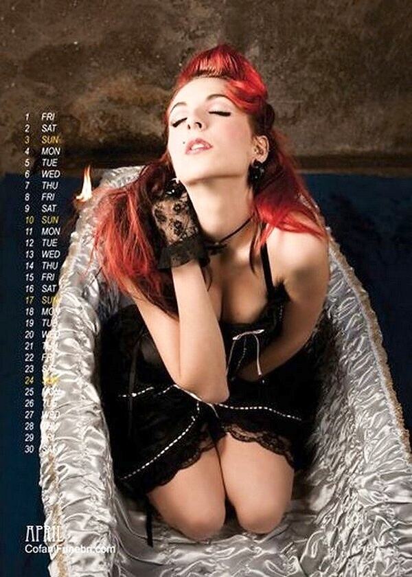 Obrázek Sexy Coffin Calendar 4