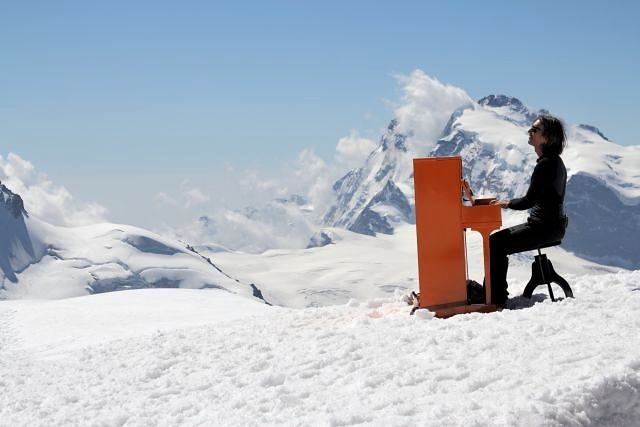 Obrázek Stefan Aaaron and13 800 ft high mountain in Switzerland