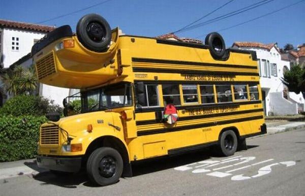 Obrázek Strange school bus