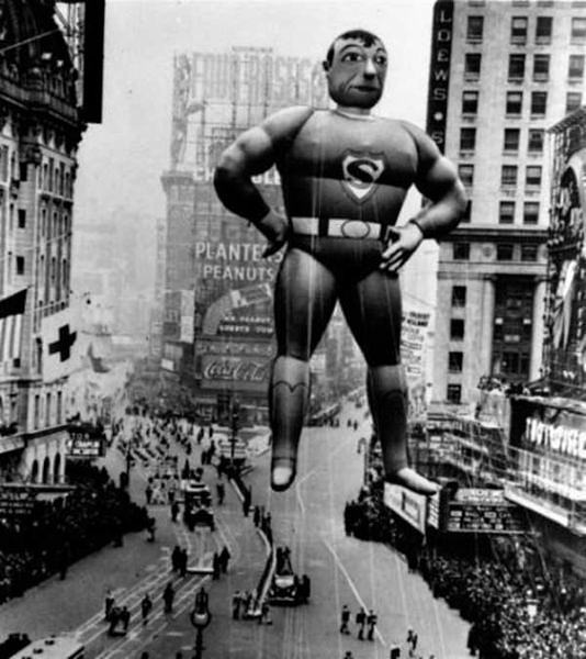 Obrázek Superman Thanksgiving Parade Float from 1940