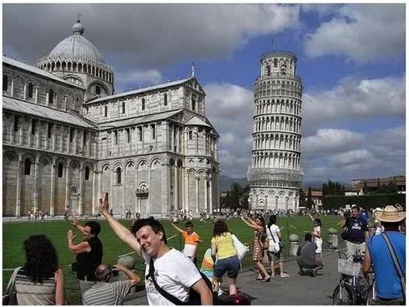 Obrázek Taking That Typical Tourist Photo In Pisa