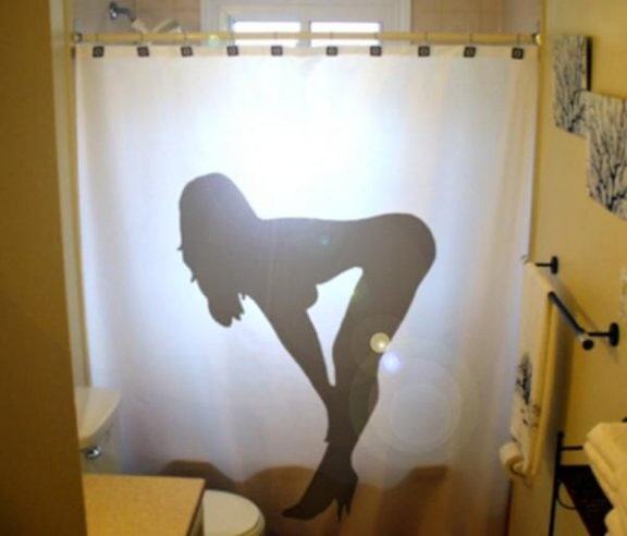 Obrázek The Sexy Shower Curtain Every Guy Should Have