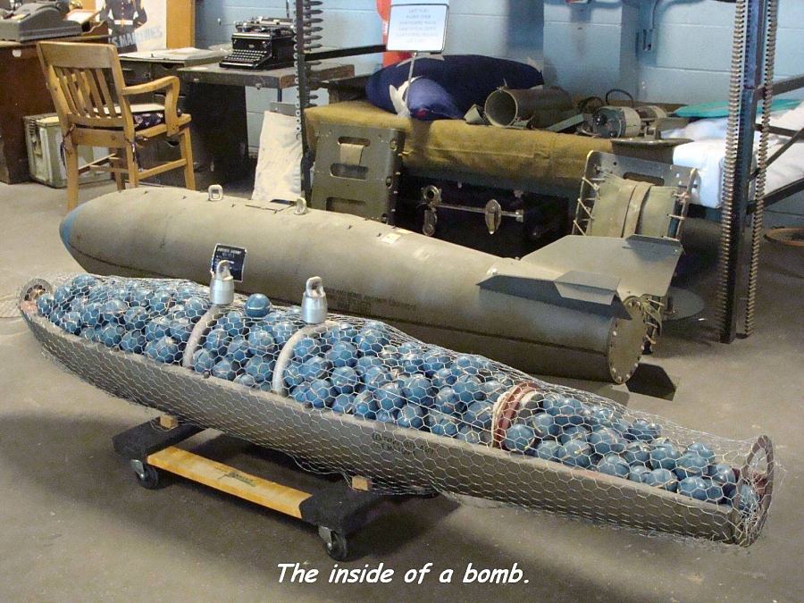 Obrázek The inside of a bomb     