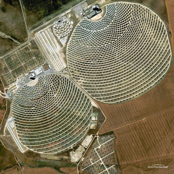 Obrázek This satellite image of the Solucar PS10 and PS20 solar power towers near Seville Spain 20-01-2012