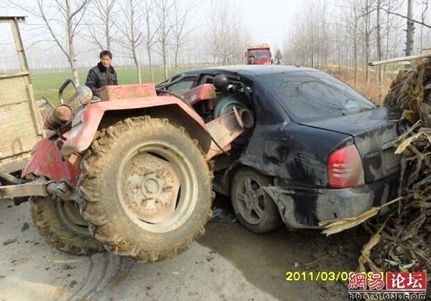 Obrázek Tractor vs car