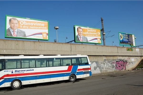 Obrázek Tri Paroubkovy billboardy