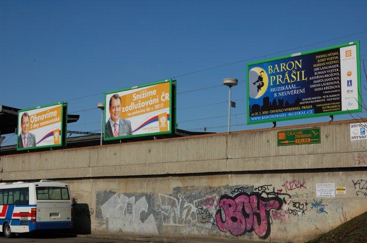 Obrázek Tri Paroubkovy billboardy 2