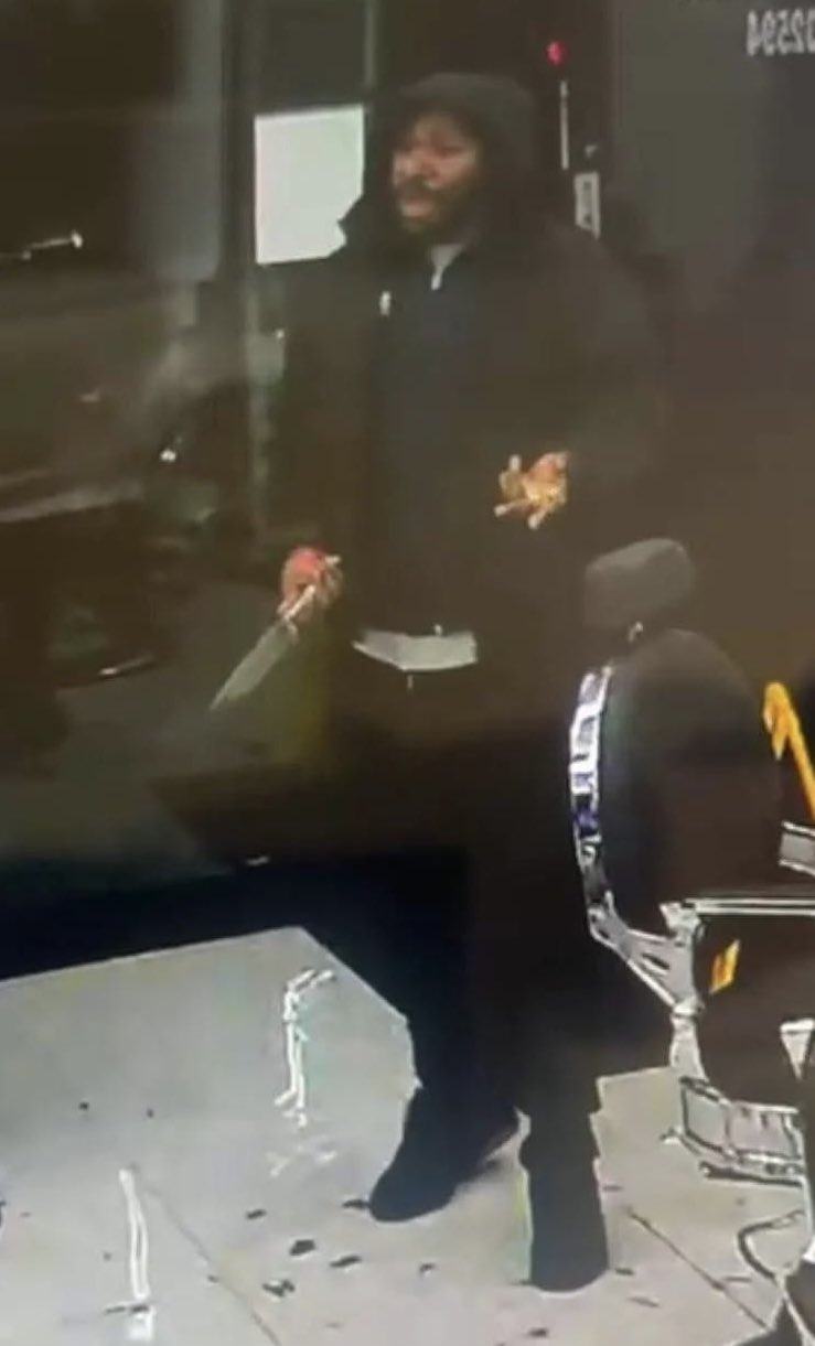 Obrázek Typicky Anglicky nuz co vrazdil v UK ve vlaku