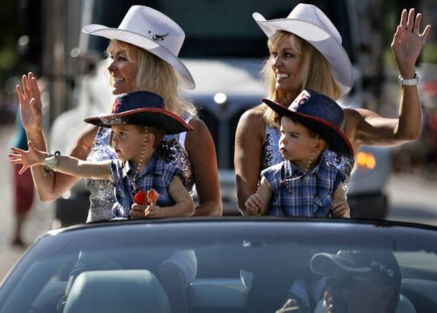 Obrázek Visit-Twins-Festival-in-Ohio2
