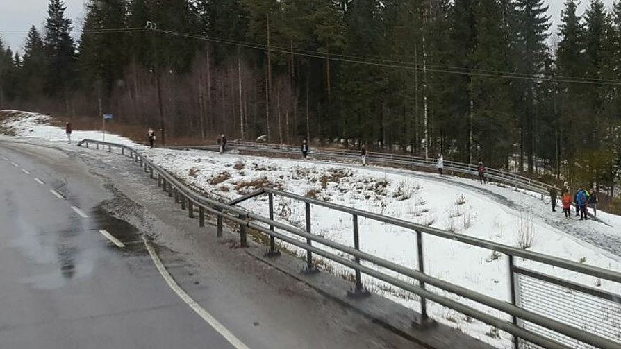 Obrázek Waiting for bus in Finland