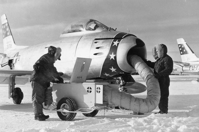 Obrázek Warming up the engine in Alaska Fifty years ago