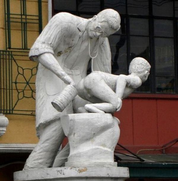 Obrázek Weird Statue