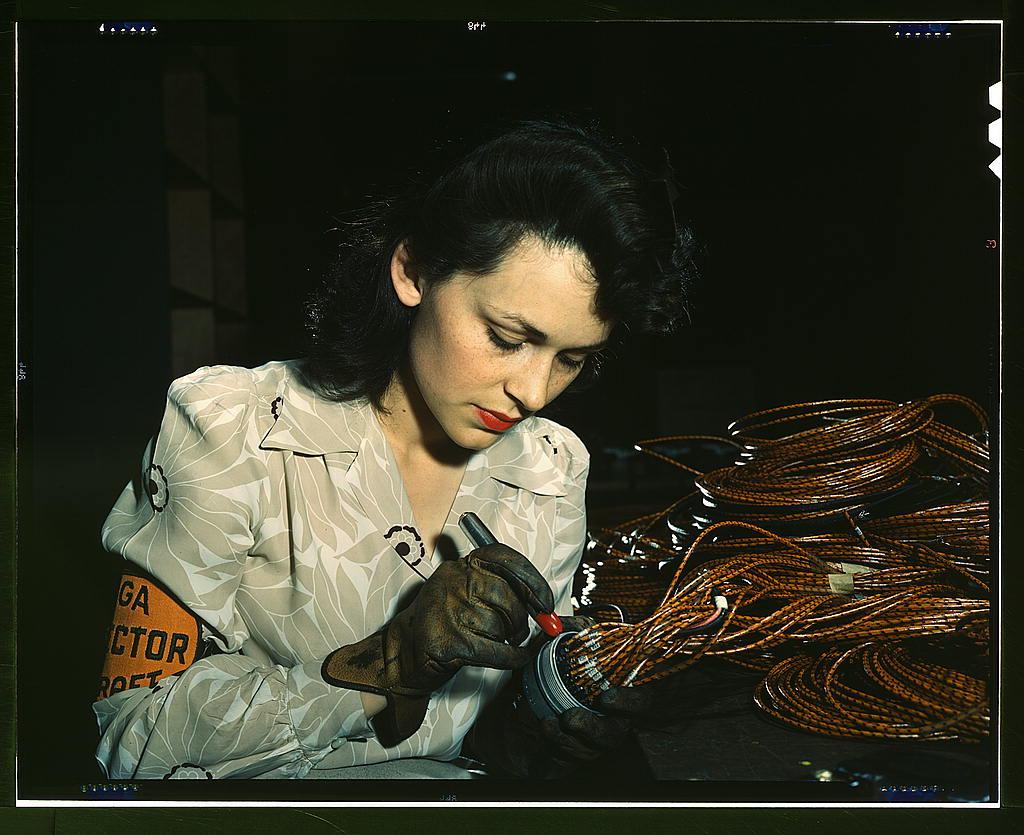 Obrázek Woman aircraft worker June 1942